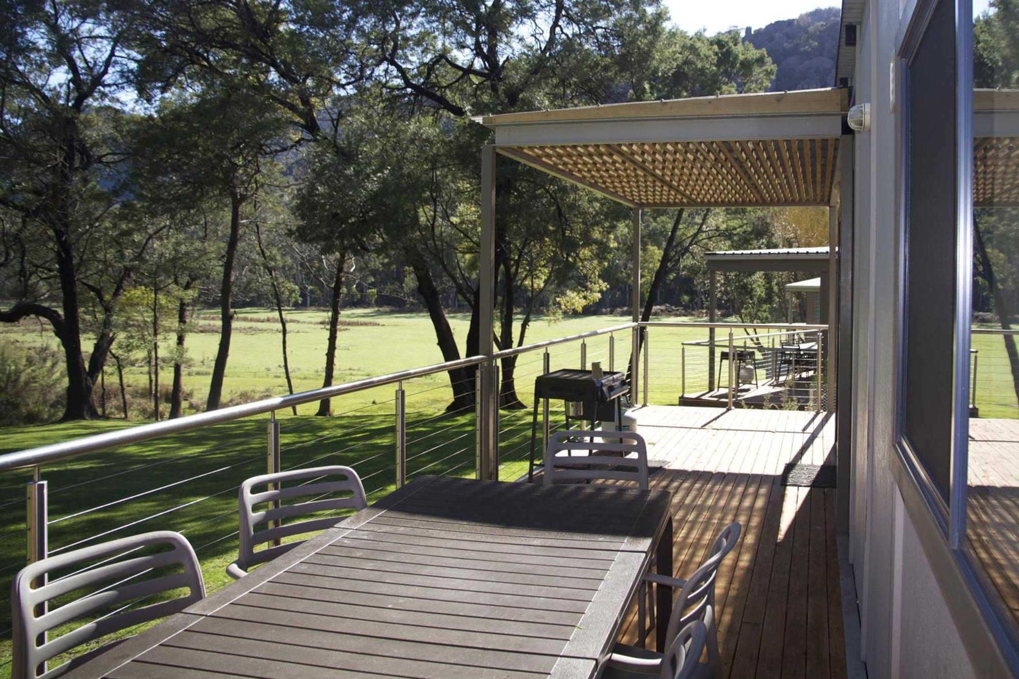 Halls Gap Lakeside Tourist Park Hotel Room photo