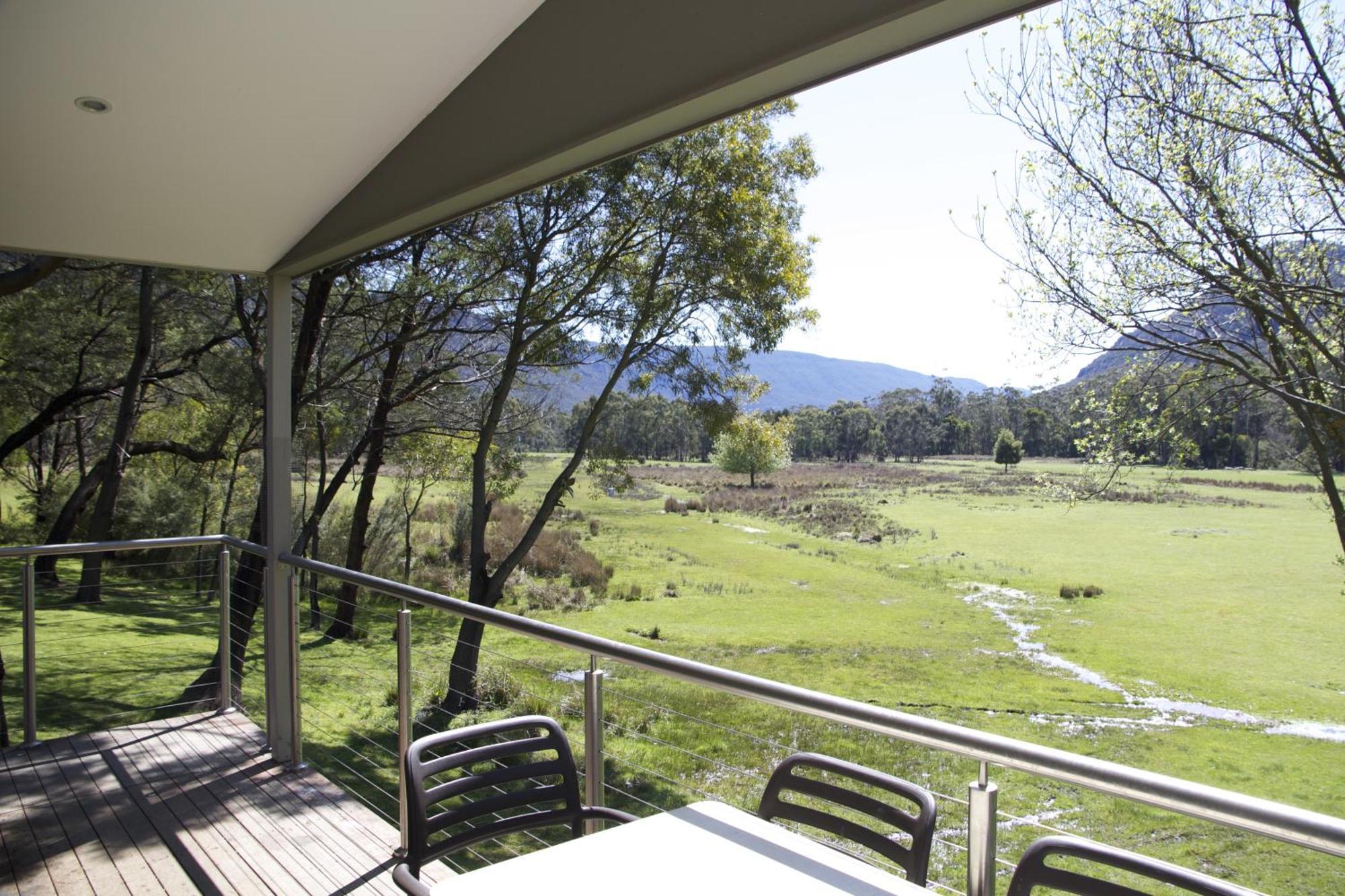 Halls Gap Lakeside Tourist Park Hotel Room photo