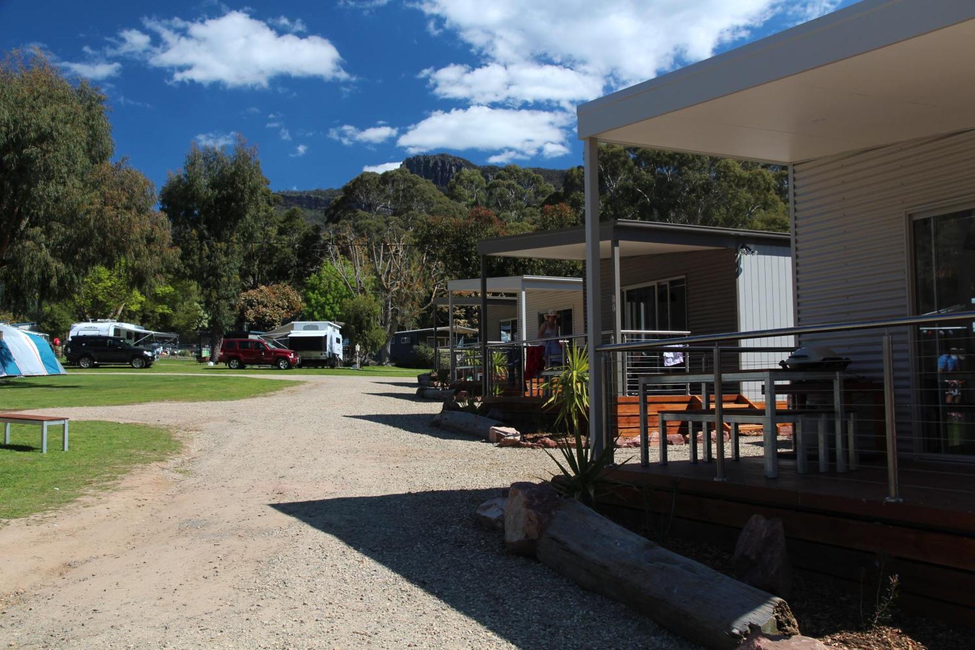 Halls Gap Lakeside Tourist Park Hotel Room photo